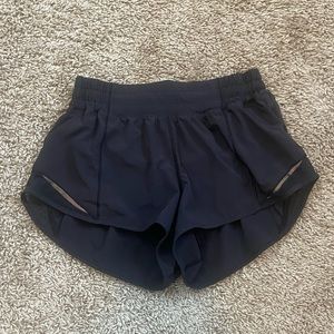 Black Lululemon Hotty Hot 2.5” Shorts